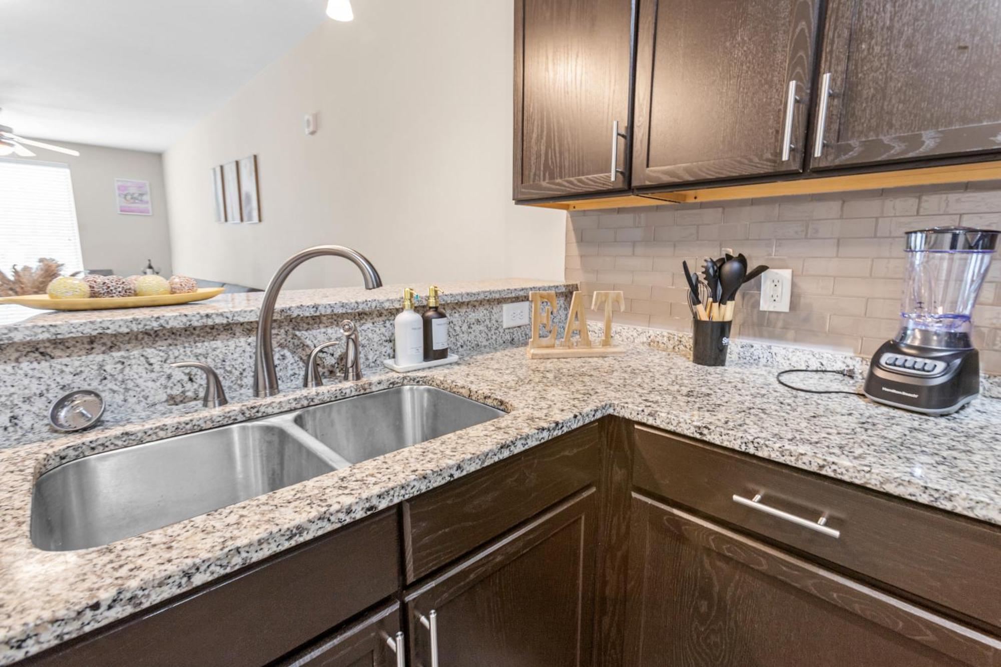 Modern Downtown Apartment Бирмингем Экстерьер фото